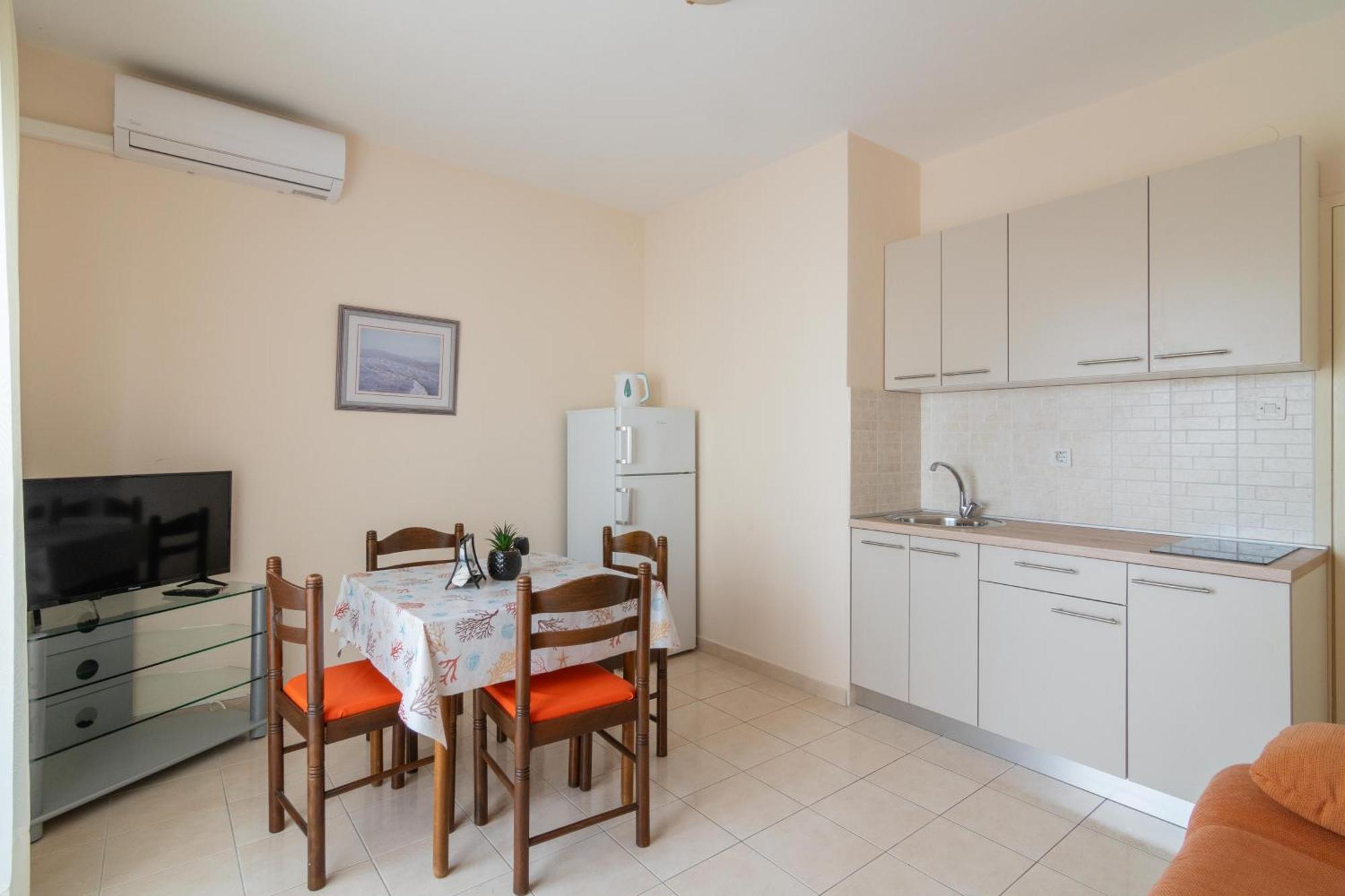 Apartments With A Parking Space Mandre, Pag - 18748 Kolan Zewnętrze zdjęcie